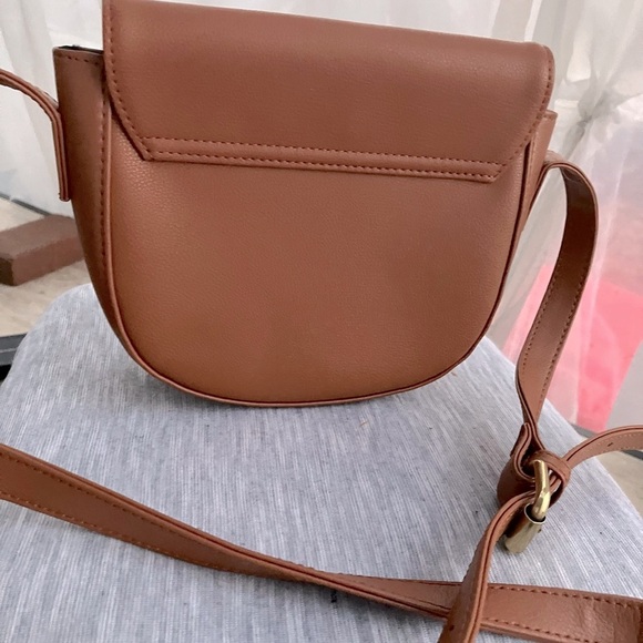 JJ WINTERS-like new! Brown Crossbody Bag with Flap Closure and adjustable strap! - Picture 5 of 16